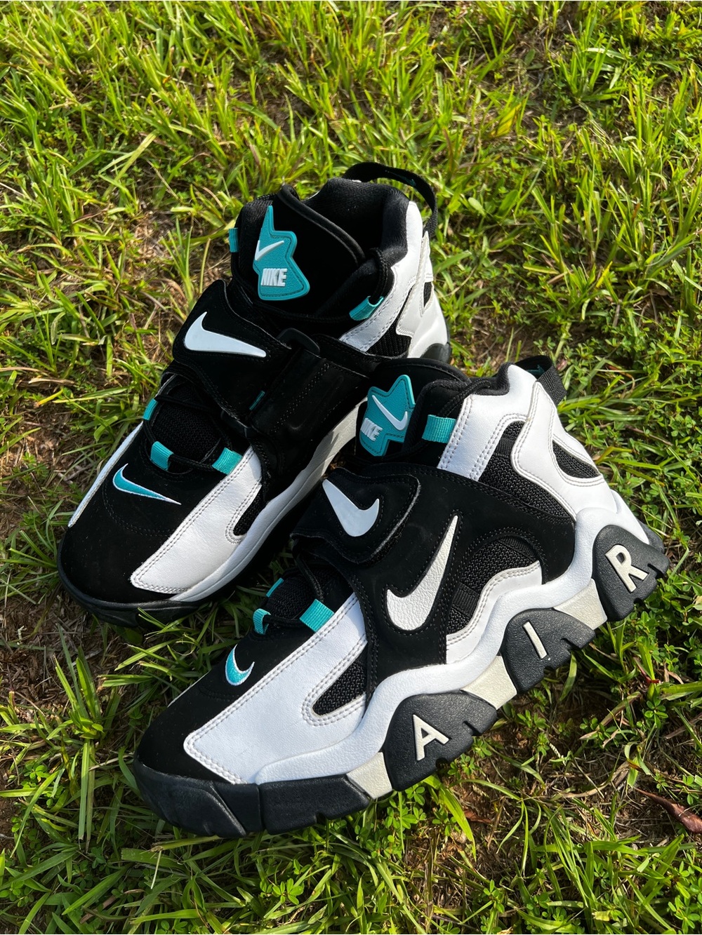 CLEAN Nike size 11 Womens Air Barrage Mid Cabana Blue 2019 shoes